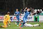 Matúš Bero (č.21) v súboji s Rubenom Gabrielsenom (č.3 na zemi) v semifinálovom zápase Challenge Trophy 2013/15 Slovensko &quot;21&quot; - Nórsko &quot;23&quot; (4:1). Myjava, 26. marca 2015.