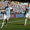 Lionel Messi (Argentína) oslavuje gól v zápase F-skupiny MS 2014 Argentína - Irán (1:0). Vzadu s č. 17 Federico Fernandez. Belo Horizonte, 21. júna 2014.