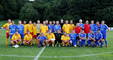 Účastníci futbalovej exhibície v Trenčianskych Tepliciach - futbaloví internacionáli spoločne s hokejovými reprezentantmi a legendami. Trenčianske Teplice, 10. augusta 2012.