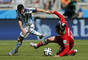 Zľava: Lionel Messi (Argentína) a Andranik Teymourian (Irán) v zápase F-skupiny MS 2014 Argentína - Irán (1:0). Belo Horizonte, 21. júna 2014.