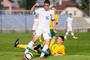 Súboj Kevina Keleho s Deividasom Šešpauklisom (na zemi). Kvalifikačný zápas reprezentácií do 17 rokov Slovensko - Litva 2:0 (0:0). Senec, 26. október 2014.