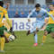 Sprava kapitán Žiliny Viktor Pečovský a hráč Slovana Marko Milinkovič  v zápase 19. kola Fortuna ligy 2015/16 ŠK Slovan Bratislava - MŠK Žilina (2:1). Bratislava, 6. decembra 2015.