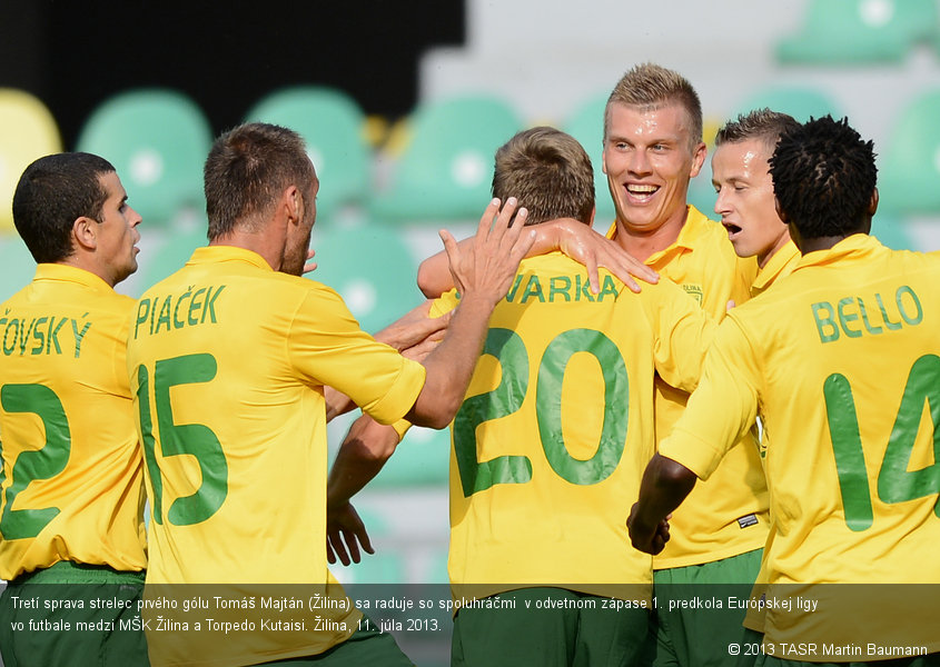 Tretí sprava strelec prvého gólu Tomáš Majtán (Žilina) sa raduje so spoluhráčmi  v odvetnom zápase 1. predkola Európskej ligy vo futbale medzi MŠK Žilina a Torpedo Kutaisi. Žilina, 11. júla 2013.