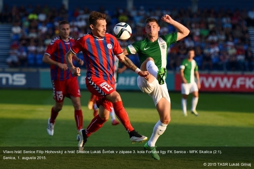 Vľavo hráč Senice Filip Hlohovský a hráč Skalice Lukáš Švrček v zápase 3. kola Fortuna ligy FK Senica - MFK Skalica (2:1). Senica, 1. augusta 2015.