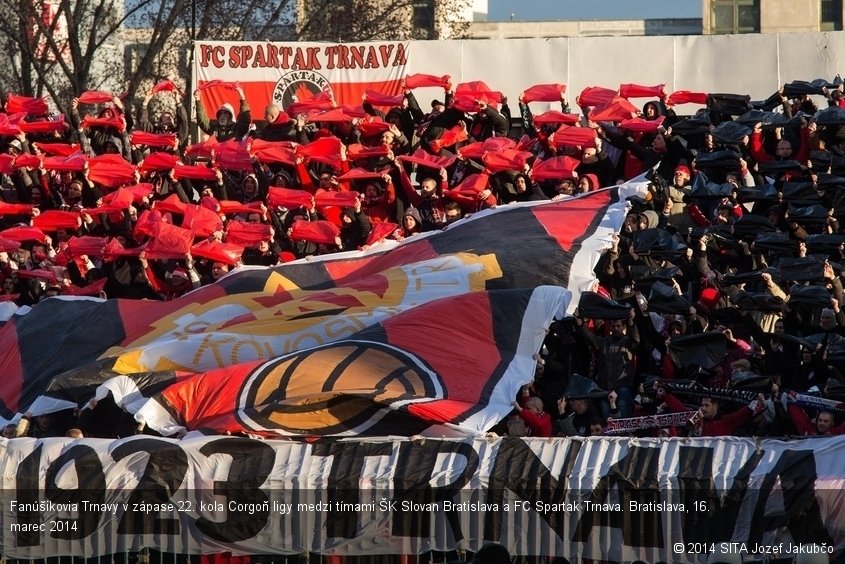 Fanúšikovia Trnavy v zápase 22. kola Corgoň ligy medzi tímami ŠK Slovan Bratislava a FC Spartak Trnava. Bratislava, 16. marec 2014