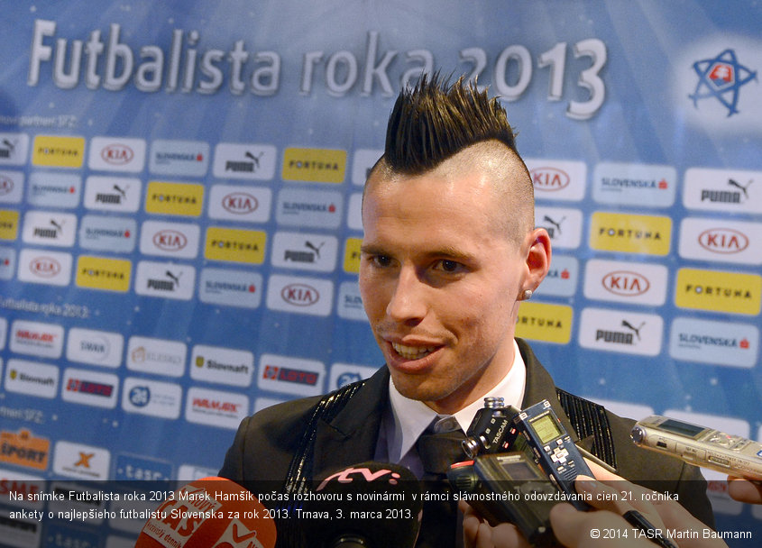 Na snímke Futbalista roka 2013 Marek Hamšík počas rozhovoru s novinármi  v rámci slávnostného odovzdávania cien 21. ročníka ankety o najlepšieho futbalistu Slovenska za rok 2013. Trnava, 3. marca 2013.