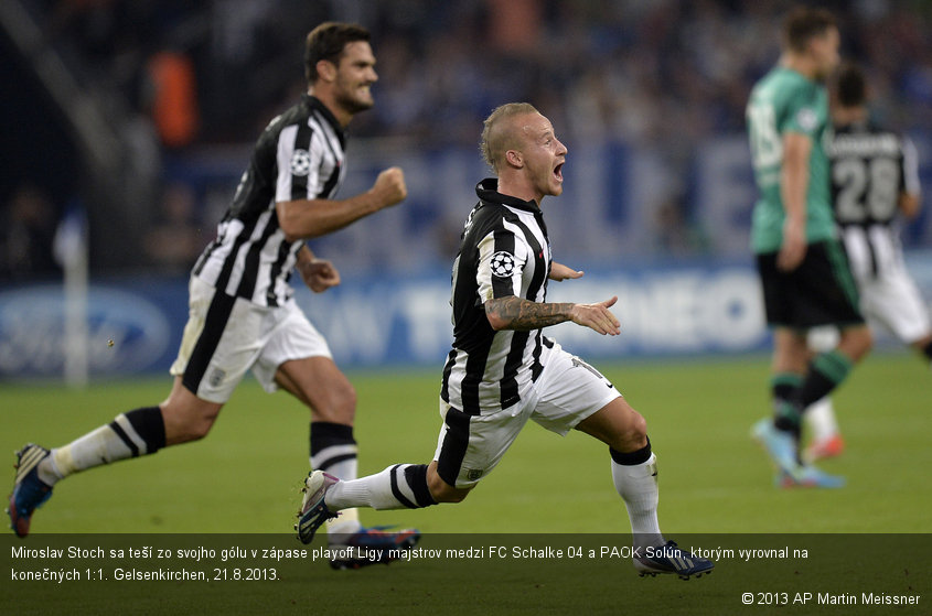 Miroslav Stoch sa teší zo svojho gólu v zápase playoff Ligy majstrov medzi FC Schalke 04 a PAOK Solún, ktorým vyrovnal na konečných 1:1. Gelsenkirchen, 21.8.2013.