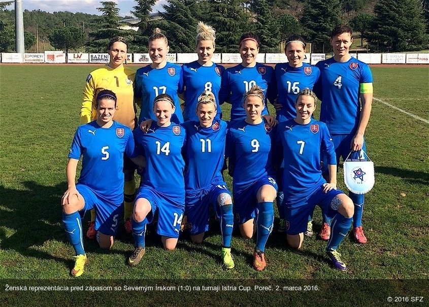 Ženská reprezentácia pred zápasom so Severným Írskom (1:0) na turnaji Istria Cup. Poreč. 2. marca 2016.