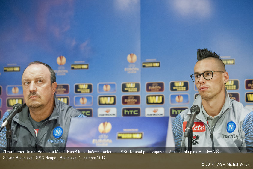 Zľava: tréner Rafael Benitez a Marek Hamšík na tlačovej konferencii SSC Neapol pred zápasom 2. kola I-skupiny EL UEFA ŠK Slovan Bratislava - SSC Neapol. Bratislava, 1. októbra 2014.