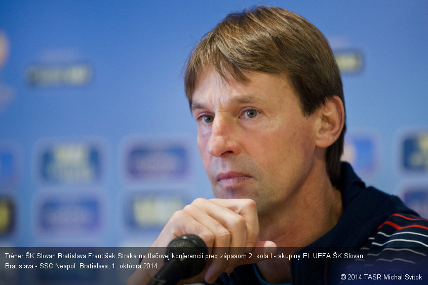 Tréner ŠK Slovan Bratislava František Straka na tlačovej konferencii pred zápasom 2. kola I - skupiny EL UEFA ŠK Slovan Bratislava - SSC Neapol. Bratislava, 1. októbra 2014.