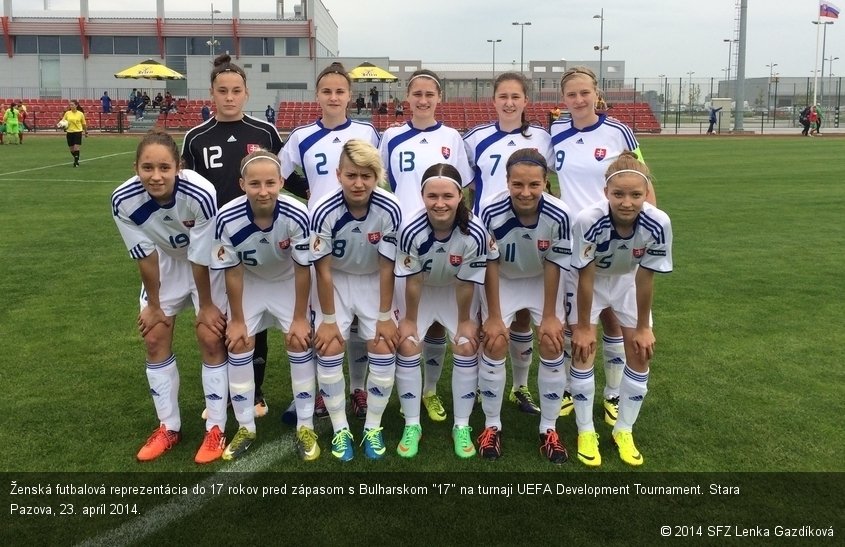 Ženská futbalová reprezentácia do 17 rokov pred zápasom s Bulharskom "17" na turnaji UEFA Development Tournament. Stara Pazova, 23. apríl 2014.