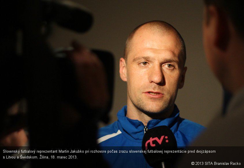 Slovenský futbalový reprezentant Martin Jakubko pri rozhovore počas zrazu slovenskej futbalovej reprezentácie pred dvojzápsom s Litvou a Švédskom. Žilina, 18. marec 2013.