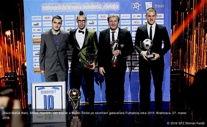 Zľava Matúš Bero, Marek Hamšík, Ján Kozák a Martin Škrtel po skončení galavečera Futbalista roka 2015. Bratislava, 27. marec 2016.