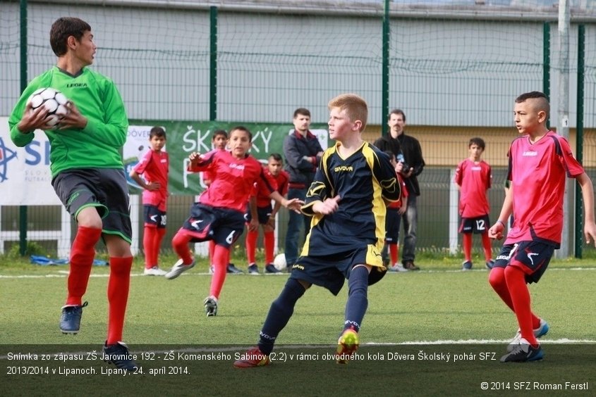 Snímka zo zápasu ZŠ Jarovnice 192 - ZŠ Komenského Sabinov (2:2) v rámci obvodného kola Dôvera Školský pohár SFZ 2013/2014 v Lipanoch. Lipany, 24. apríl 2014.