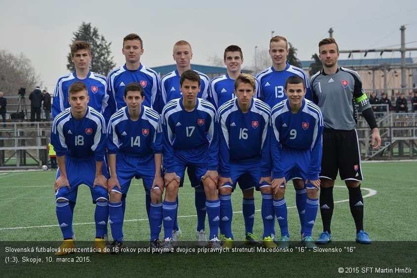 Slovenská futbalová reprezentácia do 16 rokov pred prvým z dvojice prípravných stretnutí Macedónsko "16" - Slovensko "16" (1:3). Skopje, 10. marca 2015.