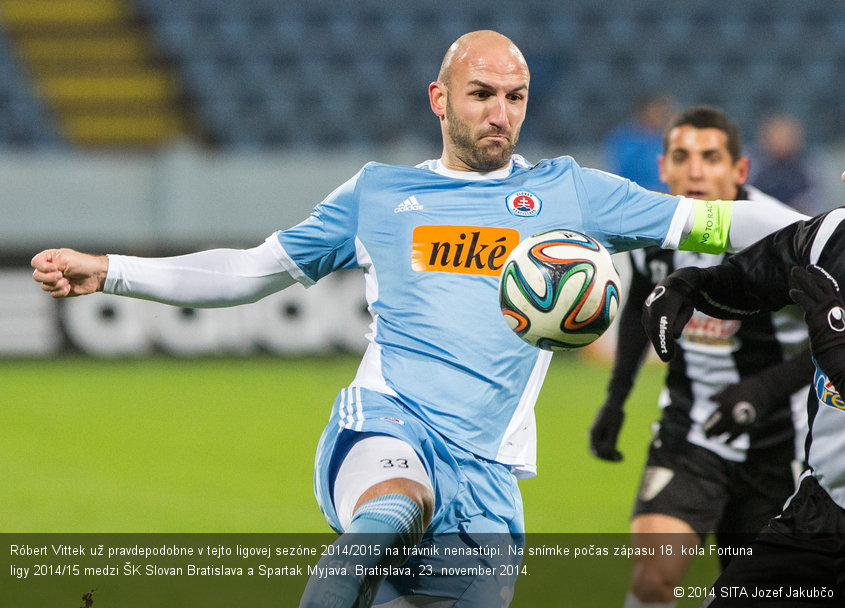 Róbert Vittek už pravdepodobne v tejto ligovej sezóne 2014/2015 na trávnik nenastúpi. Na snímke 
počas zápasu 18. kola Fortuna ligy 2014/15 medzi ŠK Slovan Bratislava a Spartak Myjava. Bratislava, 23. november 2014.