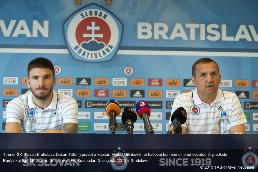 Ttréner ŠK Slovan Bratislava Dušan Tittel (vpravo) a kapitán Marko Milinkovič na tlačovej konferencii pred odvetou 3. predkola Európskej ligy ŠK Slovan Bratislava - FK Krasnodar, 5. augusta 2015 v Bratislave.