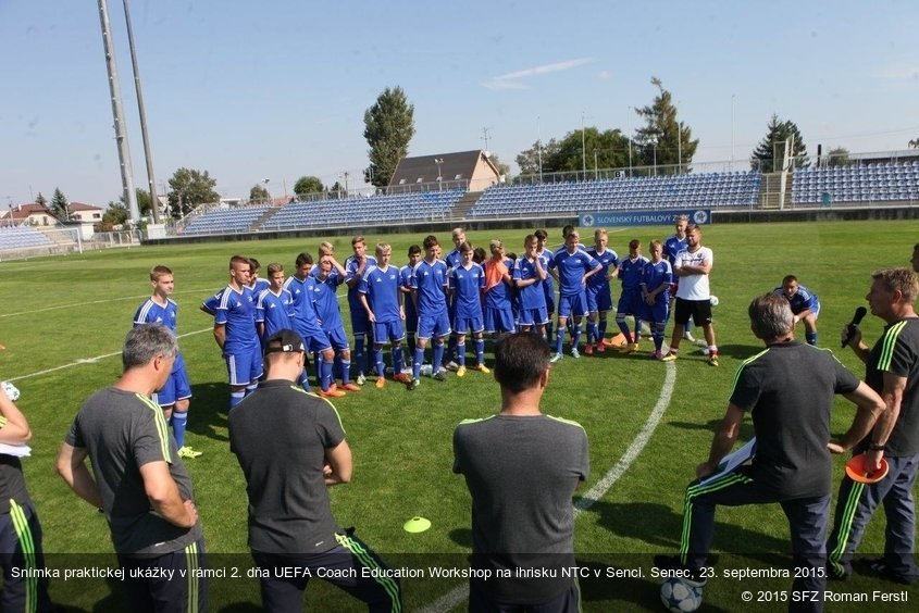 Snímka praktickej ukážky v rámci 2. dňa UEFA Coach Education Workshop na ihrisku NTC v Senci. Senec, 23. septembra 2015.