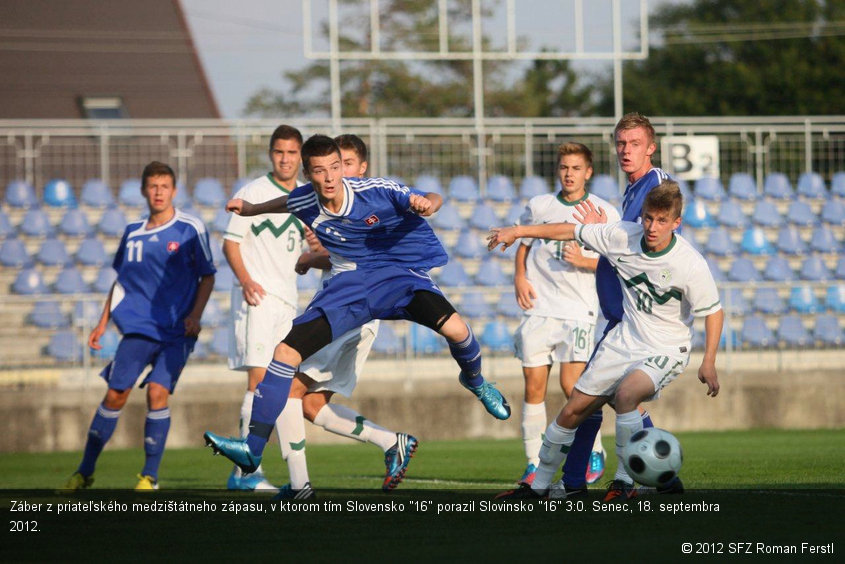 Záber z priateľského medzištátneho zápasu, v ktorom tím Slovensko "16" porazil Slovinsko "16" 3:0. Senec, 18. septembra 2012.