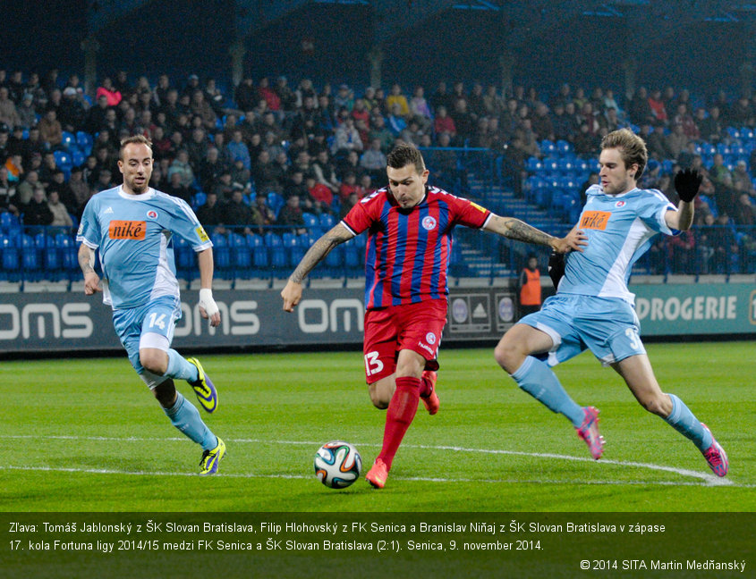 Zľava: Tomáš Jablonský z ŠK Slovan Bratislava, Filip Hlohovský z FK Senica a Branislav Niňaj z ŠK Slovan Bratislava v zápase 17. kola Fortuna ligy 2014/15 medzi FK Senica a ŠK Slovan Bratislava (2:1). Senica, 9. november 2014.