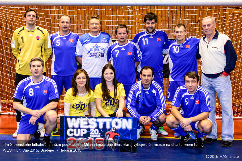 Tím Slovenského futbalového zväzu pod vedením Milana Lešického (hore vľavo) vybojoval 3. miesto na charitatívnom turnaji WESTTON Cup 2015. Bradejov, 7. február 2015