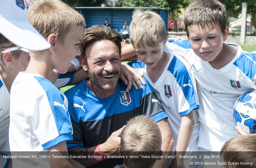 Najlepší strelec MS 1990 v Taliansku Salvatore Schillaci v Bratislave v rámci "Italia Soccer Camp". Bratislava, 2. júla 2015.