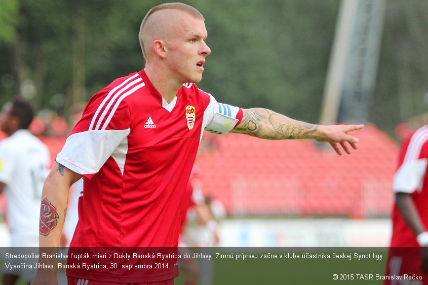 Stredopoliar Branislav Ľupták mieri z Dukly Banská Bystrica do Jihlavy. Zimnú prípravu začne v klube účastníka českej Synot ligy Vysočina Jihlava. Banská Bystrica, 30. septembra 2014.