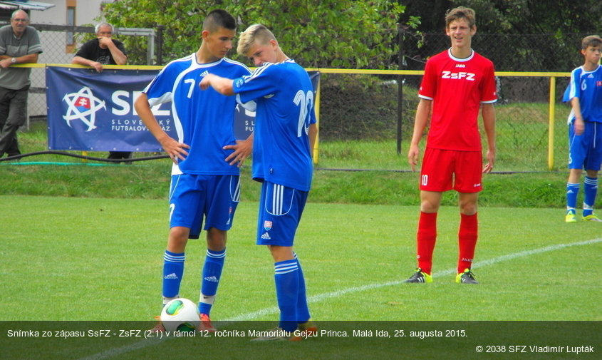 Snímka zo zápasu SsFZ - ZsFZ (2:1) v rámci 12. ročníka Mamoriálu Gejzu Princa. Malá Ida, 25. augusta 2015.