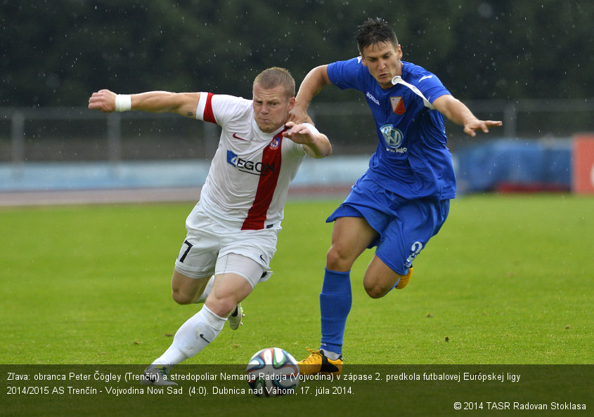 Zľava: obranca Peter Čögley (Trenčín) a stredopoliar Nemanja Radoja (Vojvodina) v zápase 2. predkola futbalovej Európskej ligy 2014/2015 AS Trenčín - Vojvodina Novi Sad  (4:0). Dubnica nad Váhom, 17. júla 2014.