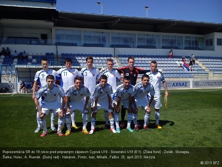 Reprezentácia SR do 19 rokov pred prípravným zápasom Cyprus U19 - Slovensko U19 (0:1). (Zľava hore) - Zrelák, Skovajsa, Šatka, Holec, A. Rusnák. (Dolný rad) - Habánek, Pintér, Ivan, Mihalík, Faško. 25. apríl 2013, Nikózia.