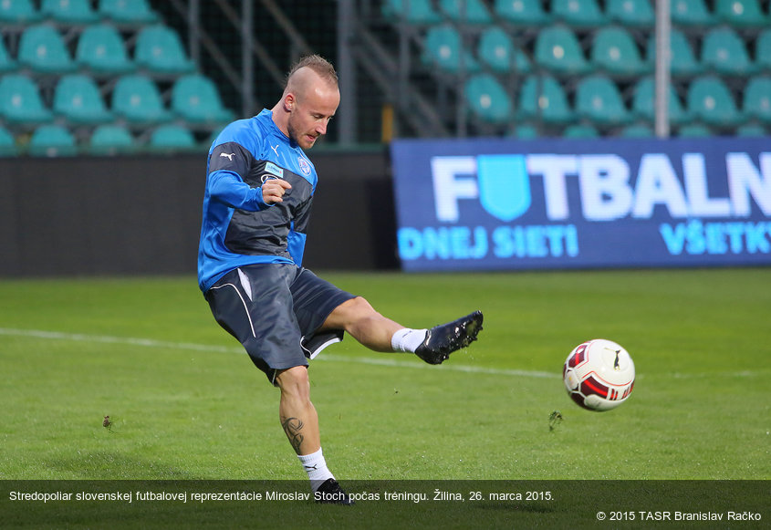 Stredopoliar slovenskej futbalovej reprezentácie Miroslav Stoch počas tréningu. Žilina, 26. marca 2015.