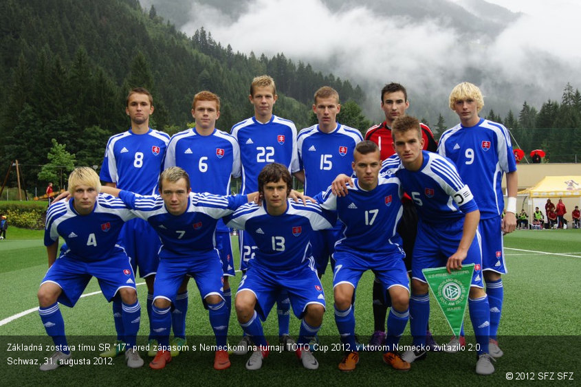 Základná zostava tímu SR "17" pred zápasom s Nemeckom na turnaji TOTO Cup 2012, v ktorom Nemecko zvíťazilo 2:0. Schwaz, 31. augusta 2012.