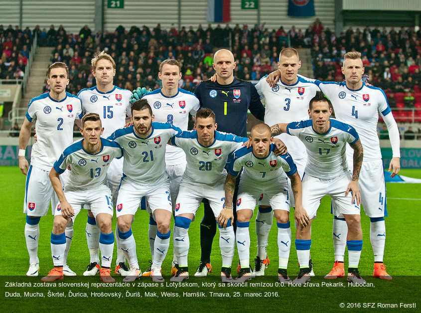 Základná zostava slovenskej reprezentácie v zápase s Lotyšskom, ktorý sa skončil remízou 0:0. Hore zľava Pekarík, Hubočan, Duda, Mucha, Škrtel, Ďurica, Hrošovský, Ďuriš, Mak, Weiss, Hamšík. Trnava, 25. marec 2016.