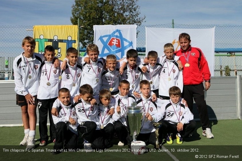 Tím chlapcov FC Spartak Trnava - víťaz Mini Champions Ligy Slovensko 2012 v kategórii U12. Zvolen, 10. október 2012.