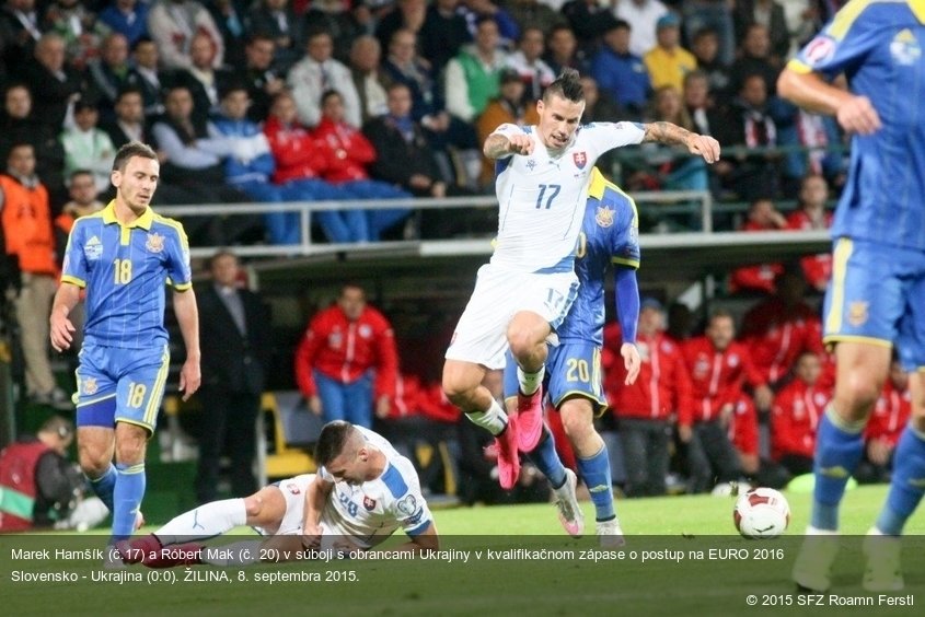 Marek Hamšík (č.17) a Róbert Mak (č. 20) v súboji s obrancami Ukrajiny v kvalifikačnom zápase o postup na EURO 2016 Slovensko - Ukrajina (0:0). ŽILINA, 8. septembra 2015.