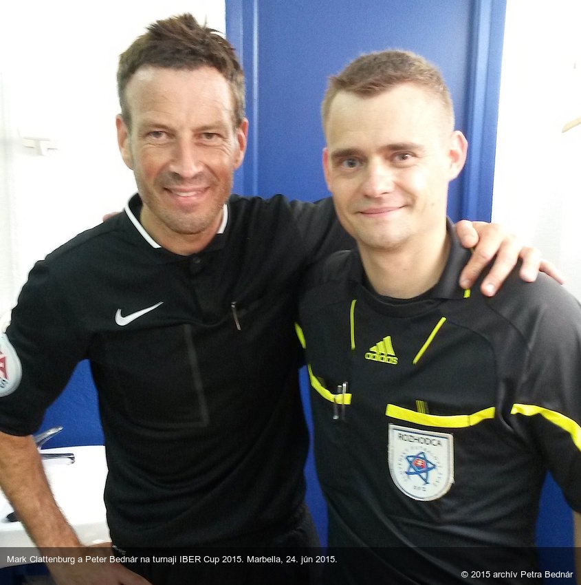 Mark Clattenburg a Peter Bednár na turnaji IBER Cup 2015. Marbella, 24. jún 2015.