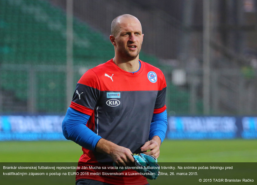 Brankár slovenskej futbalovej reprezentácie Ján Mucha sa vracia na slovenské futbalové trávniky. Na snímke počas tréningu pred kvalifikačným zápasom o postup na EURO 2016 medzi Slovenskom a Luxemburskom. Žilina, 26. marca 2015.