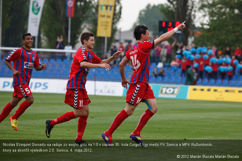 Nicolas Ezequiel Gorosito sa raduje zo svojho gólu na 1:0 v zápase 30. kola Corgoň ligy medzi FK Senica a MFK Ružomberok, ktorý sa skončil výsledkom 2:0. Senica, 4. mája 2012.