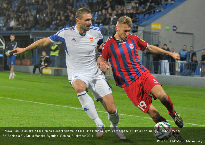 Sprava: Jan Kalabiška z FK Senica a Jozef Adámik z FK Dukla Banská Bystrica v zápase 13. kola Fortuna ligy 2014/15 medzi FK Senica a FK Dukla Banská Bystrica. Senica, 3. október 2014.