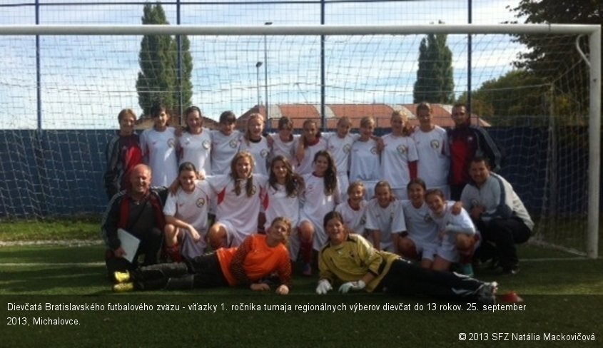 Dievčatá Bratislavského futbalového zväzu - víťazky 1. ročníka turnaja regionálnych výberov dievčat do 13 rokov. 25. september 2013, Michalovce.