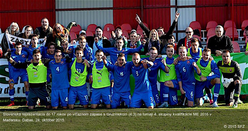 Slovenská reprezentácia do 17 rokov po víťaznom zápase s Gruzínskom (4:3) na turnaji 4. skupiny kvalifikácie ME 2016 v Maďarsku. Dabas, 24. október 2015.