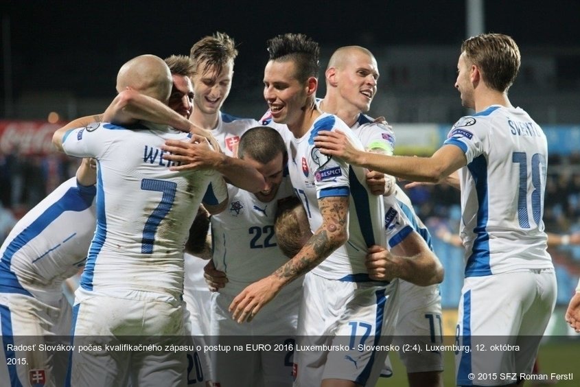 Radosť Slovákov počas kvalifikačného zápasu o postup na EURO 2016 Luxembursko - Slovensko (2:4). Luxemburg, 12. októbra 2015.