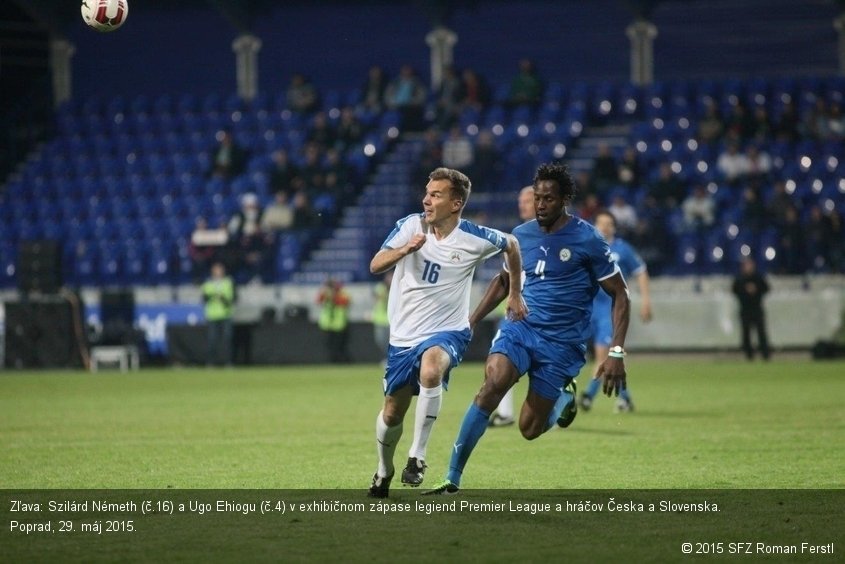 Zľava: Szilárd Németh (č.16) a Ugo Ehiogu (č.4) v exhibičnom zápase legiend Premier League a hráčov Česka a Slovenska. Poprad, 29. máj 2015.