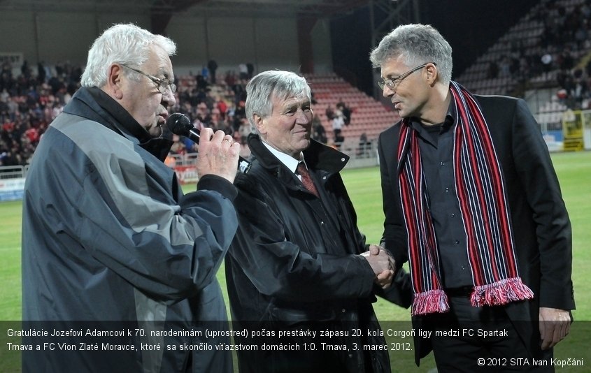 Gratulácie Jozefovi Adamcovi k 70. narodeninám (uprostred) počas prestávky zápasu 20. kola Corgoň ligy medzi FC Spartak Trnava a FC Vion Zlaté Moravce, ktoré  sa skončilo víťazstvom domácich 1:0. Trnava, 3. marec 2012.