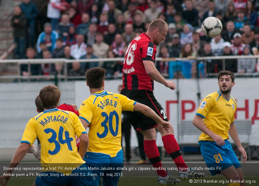 Slovenský reprezentant a hráč FK Amkar Perm Martin Jakubko strieľa gól v zápase najvššej ruskej ligovej súťaže medzi FK Amkar perm a FK Rostov, ktorý sa skončil 3:2. Perm, 19. máj 2013.