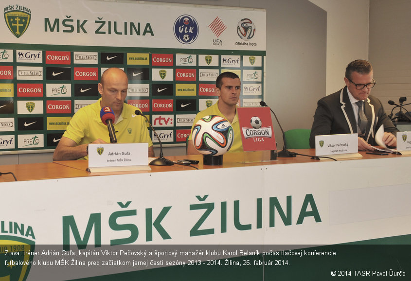 Zľava: tréner Adrián Guľa, kapitán Viktor Pečovský a športový manažér klubu Karol Belaník počas tlačovej konferencie futbalového klubu MŠK Žilina pred začiatkom jarnej časti sezóny 2013 - 2014. Žilina, 26. február 2014.