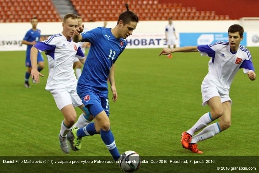 Daniel Filip Mašulovič (č.11) v zápase proti výberu Petrohradu na turnaji Granatkin Cup 2016. Petrohrad, 7. január 2016.