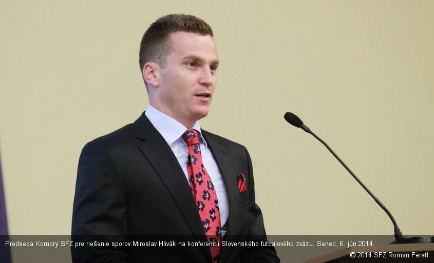 Predseda Komory SFZ pre riešenie sporov Miroslav Hlivák na konferencii Slovenského futbalového zväzu. Senec, 6. jún 2014.