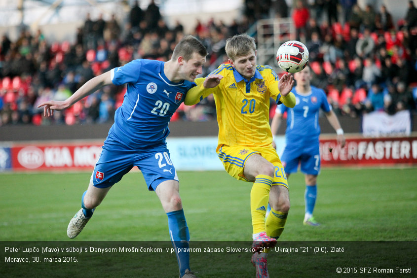 Peter Lupčo (vľavo) v súboji s Denysom Mirošničenkom  v prípravnom zápase Slovensko "21" - Ukrajina "21" (0:0). Zlaté Moravce, 30. marca 2015.