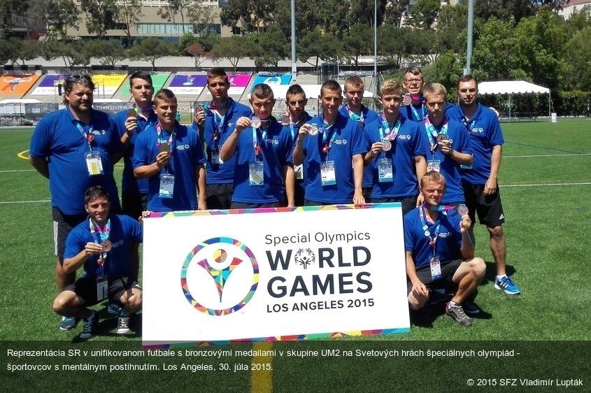 Reprezentácia SR v unifikovanom futbale s bronzovými medailami v skupine UM2 na Svetových hrách špeciálnych olympiád - športovcov s mentálnym postihnutím. Los Angeles, 30. júla 2015.